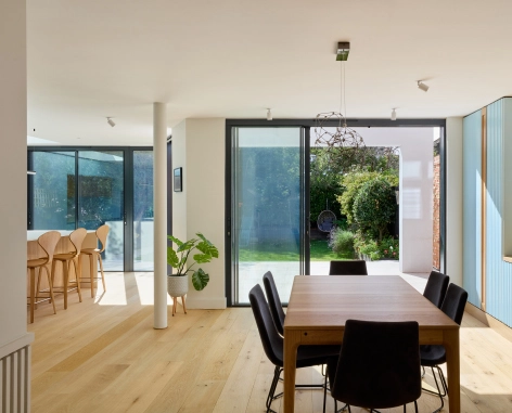 architect-detail-open-plan-dinning-r10-builders-kitchen-Sky-blue-house